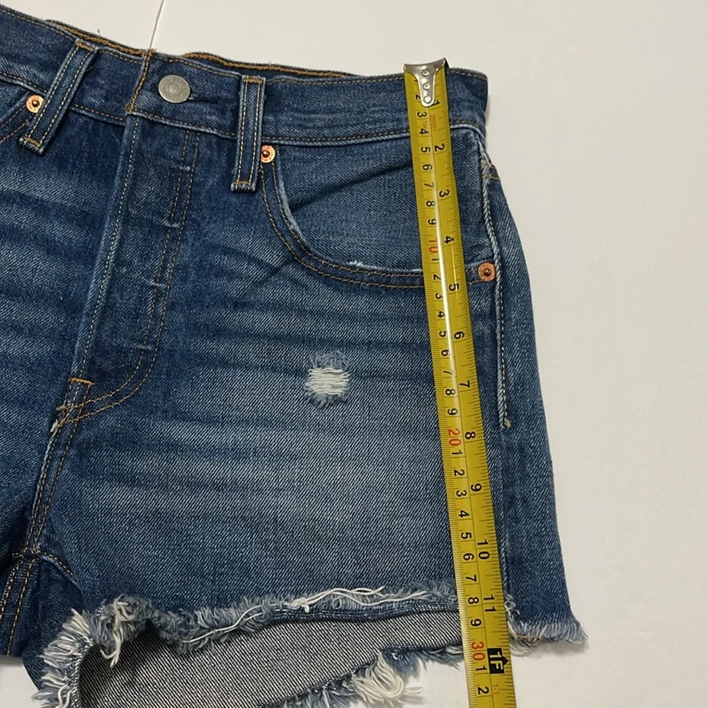 LEVIS 501 ORIGINAL WOMEN'S SHORTS JEANS. SZ W26 NWOT